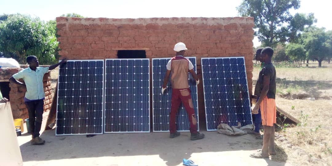 puits-pompe_panneau solaire.jpg